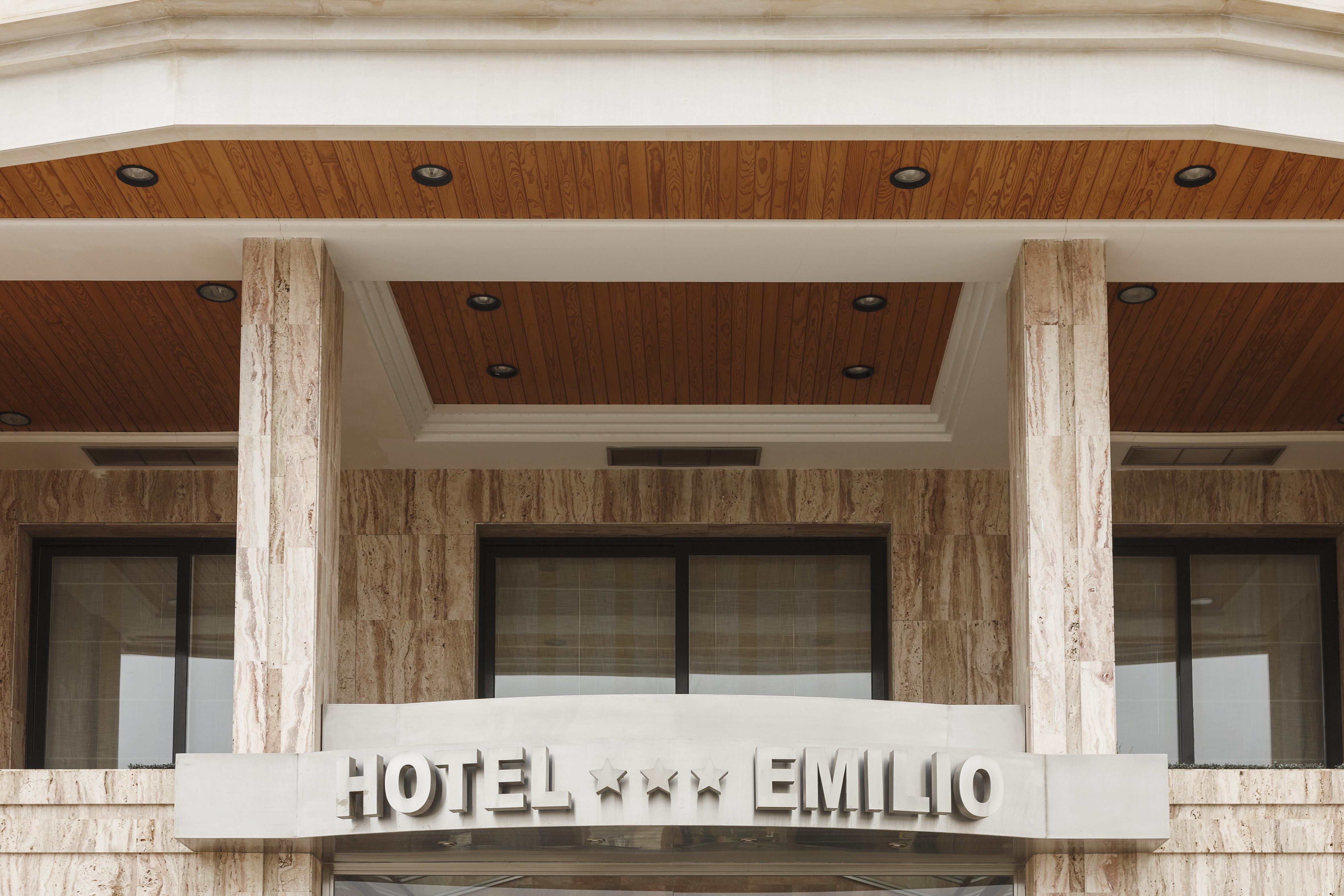Hotel Restaurante Emilio Hellin Exterior photo